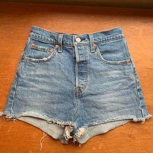 Levi’s Ribcage Shorts Size 25